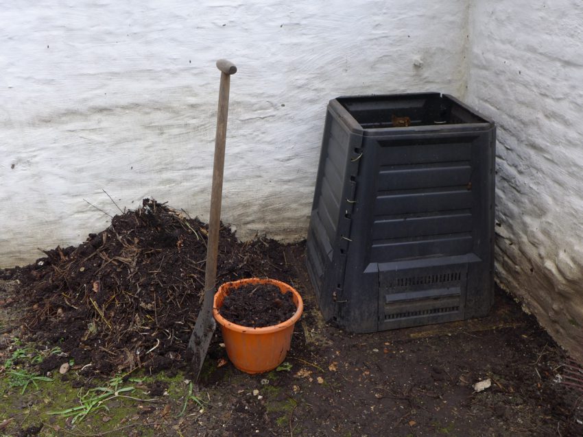 Refilling compost bin