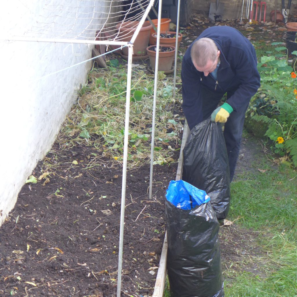 Clear raised bed Diary of a Brussels Kitchen Garden